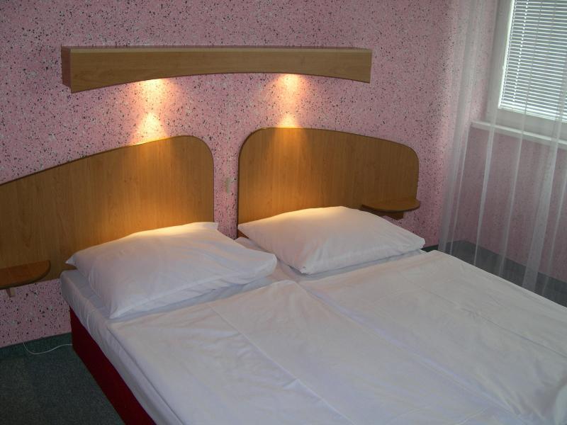 Garni Hotel Junior Bratislava Exterior foto