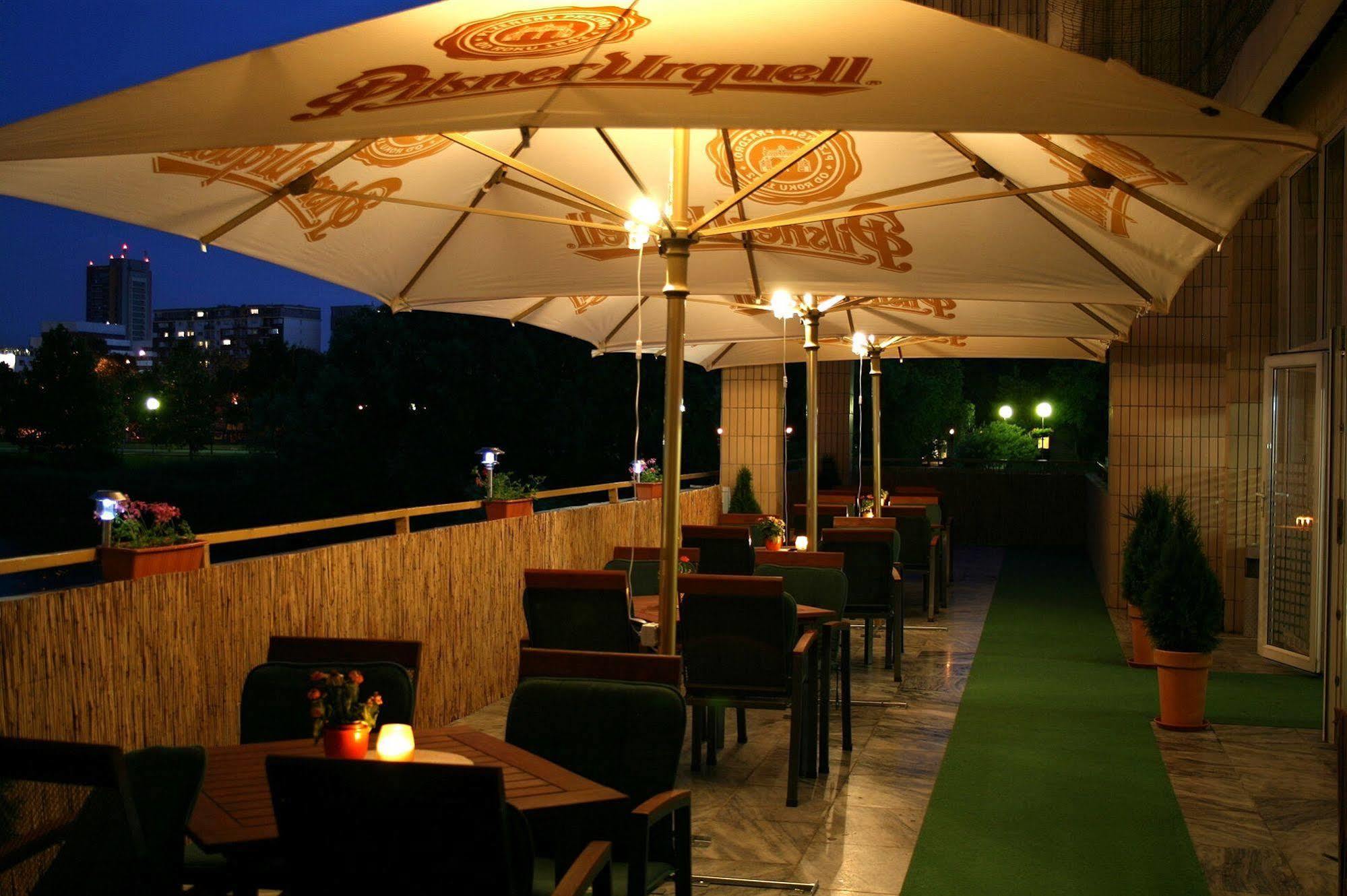 Garni Hotel Junior Bratislava Exterior foto