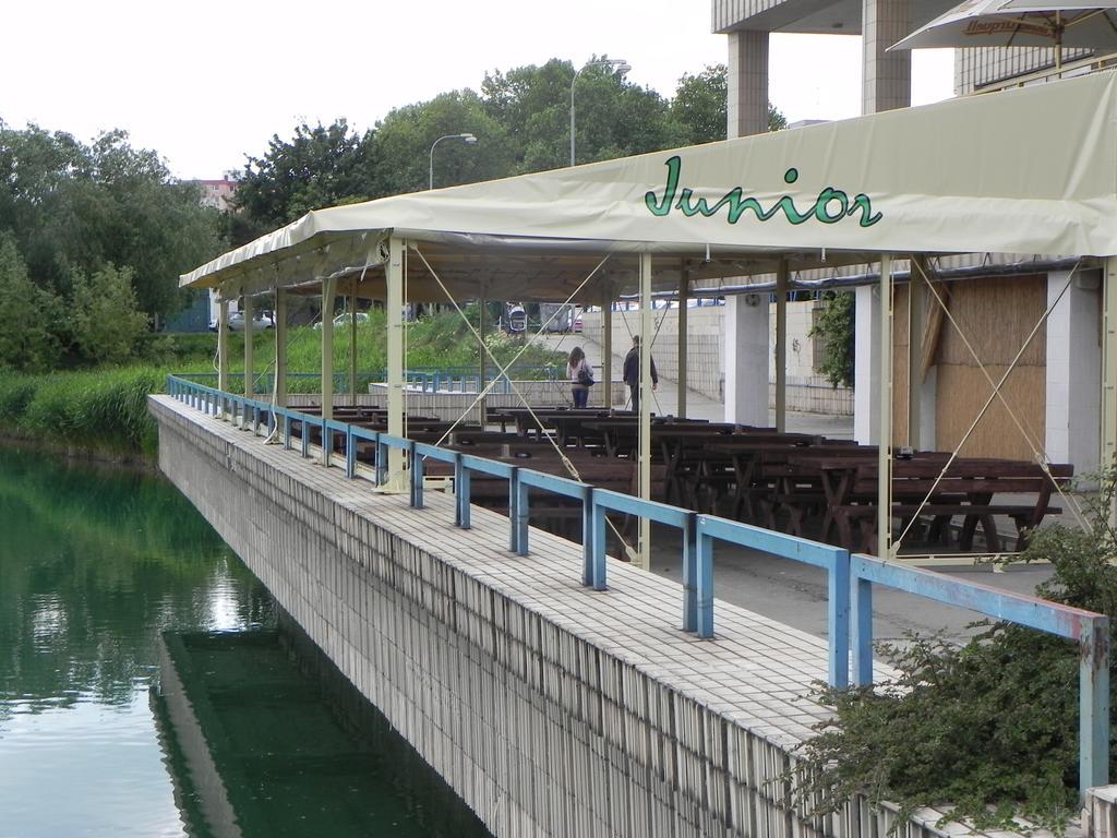Garni Hotel Junior Bratislava Exterior foto