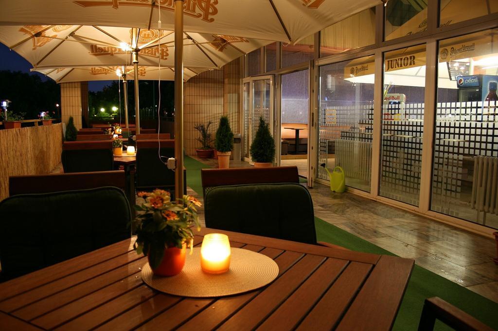 Garni Hotel Junior Bratislava Exterior foto
